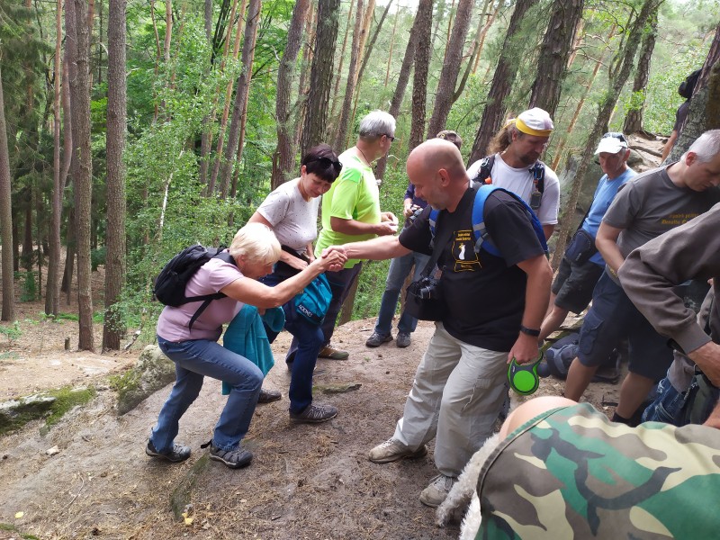 - 57 - Ruku líbám, paní kněžno, vítáme Vás na zámku.jpg